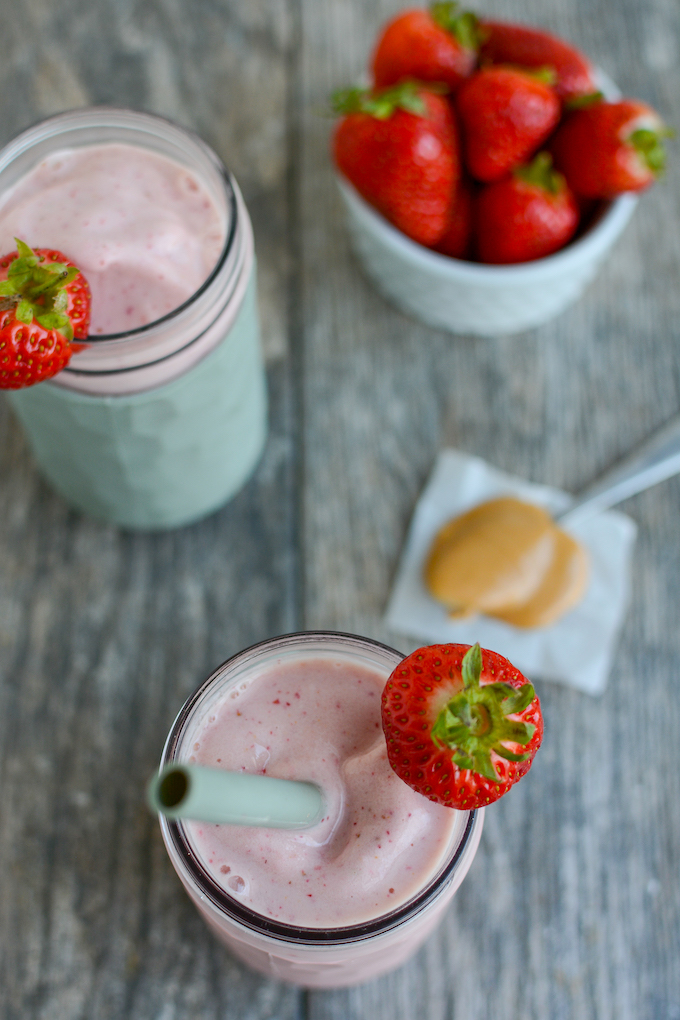 how to make a strawberry smoothie with pineapple